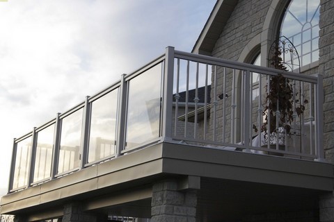 Aluminum & glass railing